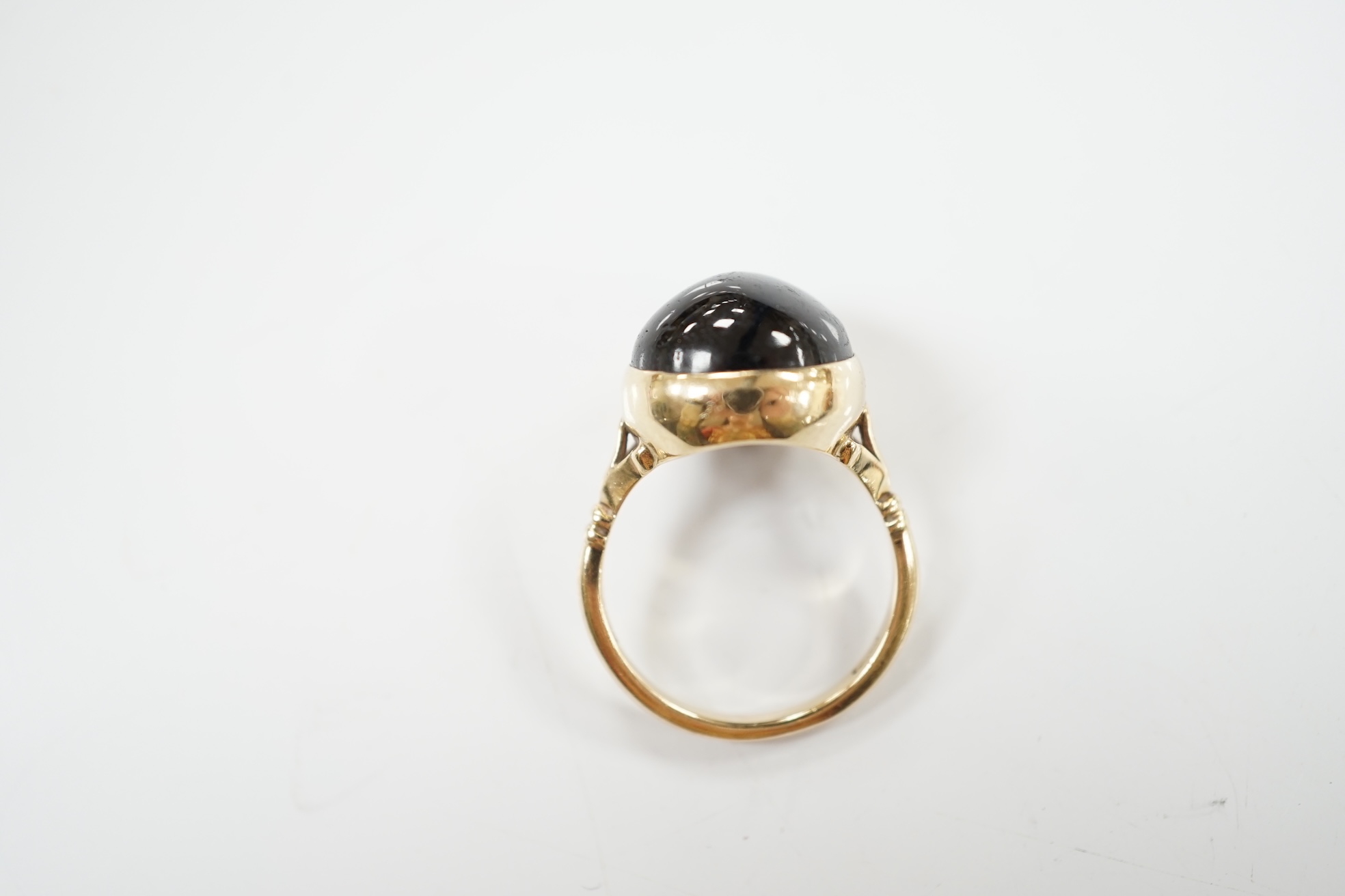 A modern 9ct gold and single stone cabochon black star sapphire set ring, size O/P, gross weight 6.3 grams. Condition - poor to fair